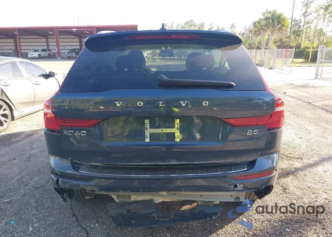 2025 Volvo Xc60 B5 Plus z USA, uszkodzony, nr VIN YV4M12RC3S1080895